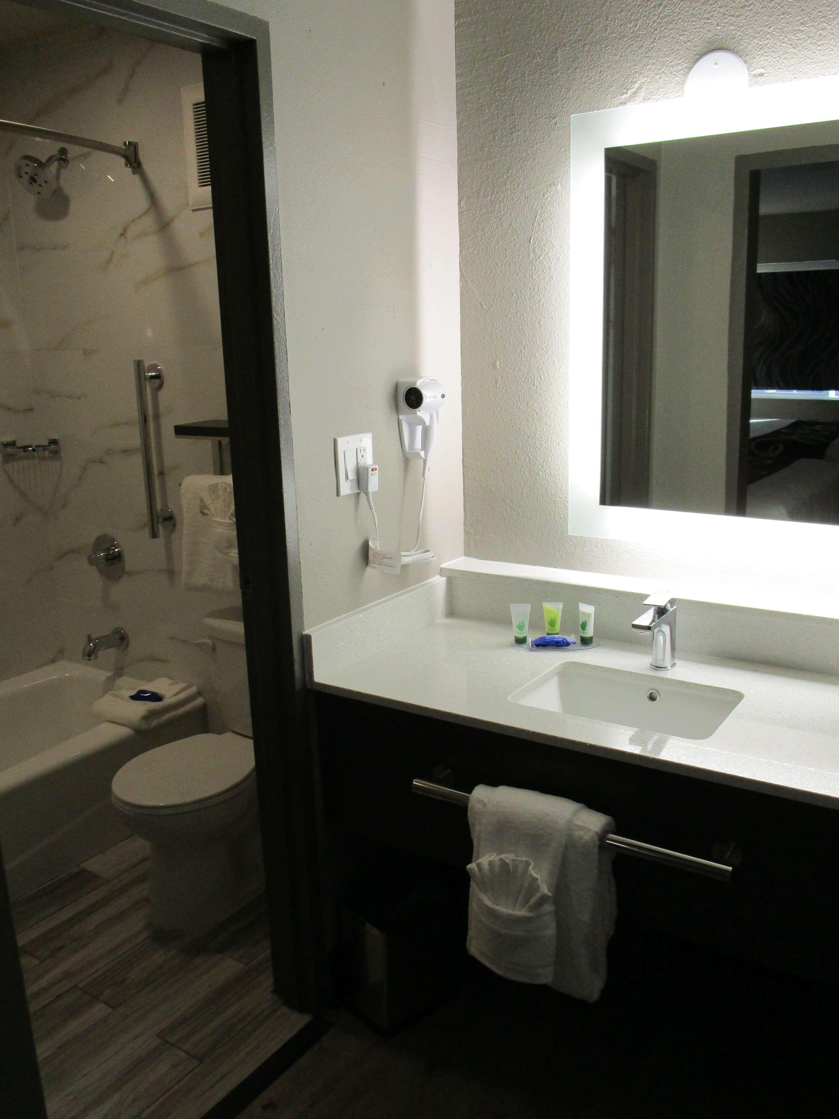 Surestay Plus Hotel By Best Western Point Richmond Extérieur photo